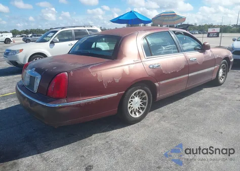2002 Lincoln Town Car Signature from USA, damaged, VIN 1LNHM82W22Y635311